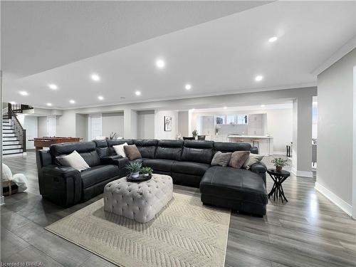 18 Harper Boulevard, Brantford, ON - Indoor Photo Showing Living Room