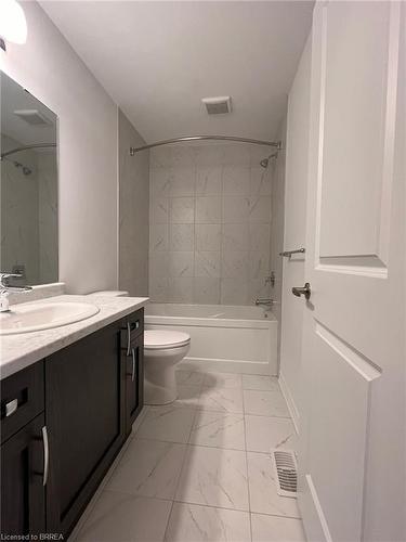 2-461 Blackburn Drive, Brantford, ON - Indoor Photo Showing Bathroom
