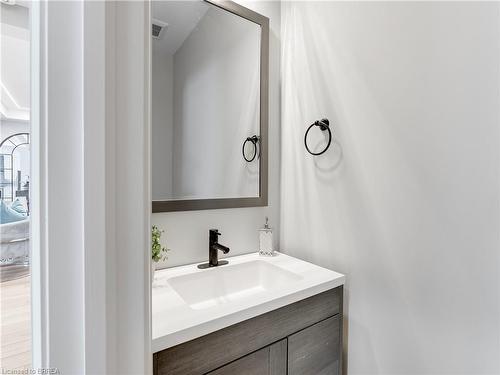 13 B Cumberland Street, Brantford, ON - Indoor Photo Showing Bathroom