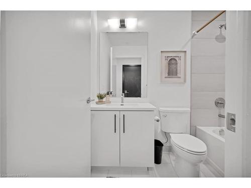 2709-15 Wellington Street S, Kitchener, ON - Indoor Photo Showing Bathroom