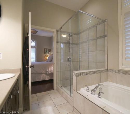 10-68 Fairview Drive, Brantford, ON - Indoor Photo Showing Bathroom