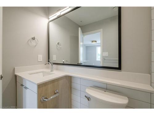 202-34 Norman Street, Brantford, ON - Indoor Photo Showing Bathroom