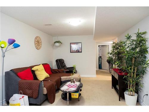 25-560 Grey Street, Brantford, ON - Indoor Photo Showing Living Room