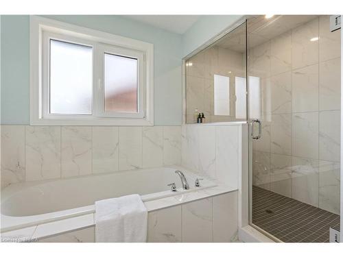 125 Savannah Ridge Drive, Paris, ON - Indoor Photo Showing Bathroom