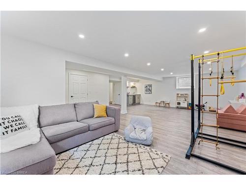 125 Savannah Ridge Drive, Paris, ON - Indoor Photo Showing Living Room