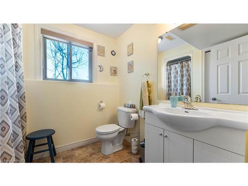 39 Irving Drive, Norwich, ON - Indoor Photo Showing Bathroom