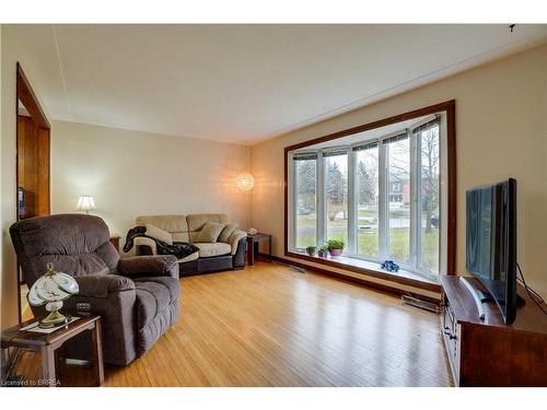 6299 Guelph Line, Burlington, ON - Indoor Photo Showing Living Room