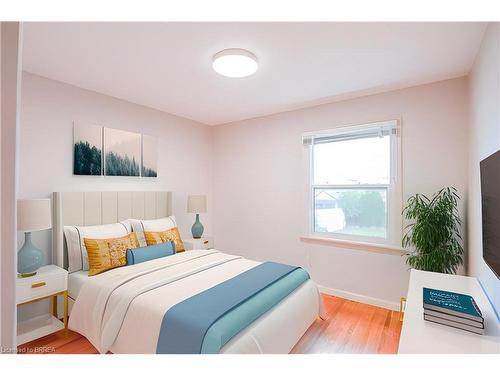 1025 Central Avenue, Hamilton, ON - Indoor Photo Showing Bedroom