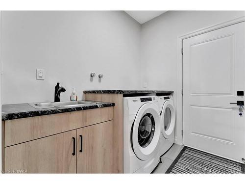 5 Masters Lane, Paris, ON - Indoor Photo Showing Laundry Room