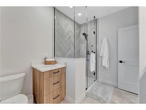5 Masters Lane, Paris, ON - Indoor Photo Showing Bathroom