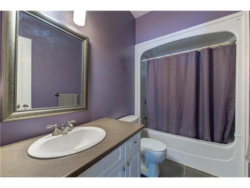 215 Dundas Street W, Paris, ON - Indoor Photo Showing Bathroom