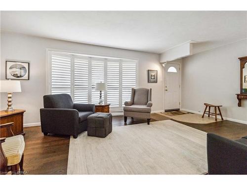 203 Memorial Drive, Brantford, ON - Indoor Photo Showing Living Room