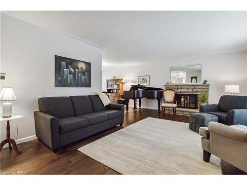 203 Memorial Drive, Brantford, ON - Indoor Photo Showing Living Room