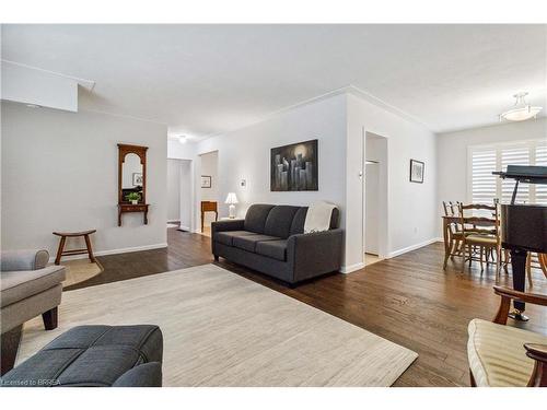 203 Memorial Drive, Brantford, ON - Indoor Photo Showing Living Room