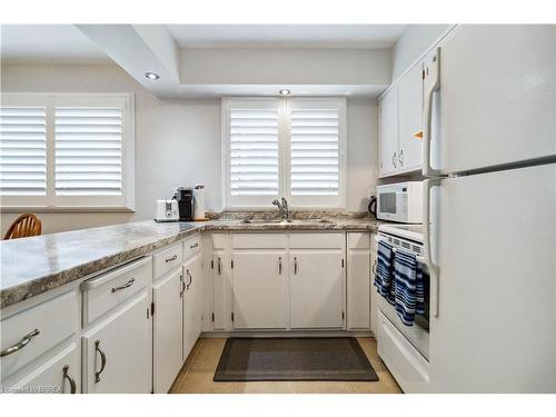 203 Memorial Drive, Brantford, ON - Indoor Photo Showing Kitchen