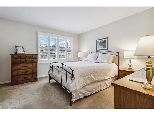 203 Memorial Drive, Brantford, ON - Indoor Photo Showing Bedroom