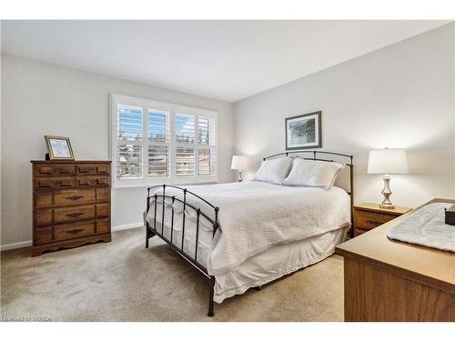 203 Memorial Drive, Brantford, ON - Indoor Photo Showing Bedroom