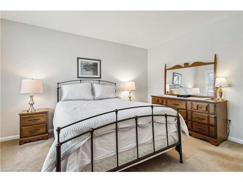 203 Memorial Drive, Brantford, ON - Indoor Photo Showing Bedroom