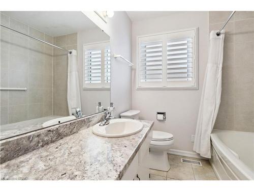 203 Memorial Drive, Brantford, ON - Indoor Photo Showing Bathroom