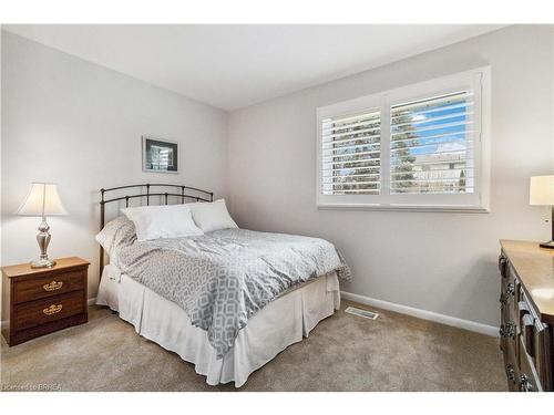 203 Memorial Drive, Brantford, ON - Indoor Photo Showing Bedroom