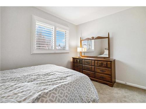 203 Memorial Drive, Brantford, ON - Indoor Photo Showing Bedroom