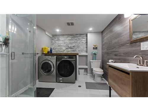 44 Albemarle Street, Brantford, ON - Indoor Photo Showing Laundry Room