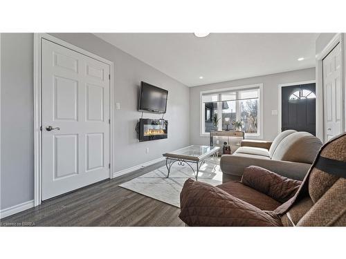 44 Albemarle Street, Brantford, ON - Indoor Photo Showing Living Room