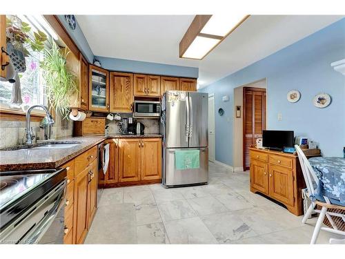 307 Baptist Church Road, Caledonia, ON - Indoor Photo Showing Kitchen