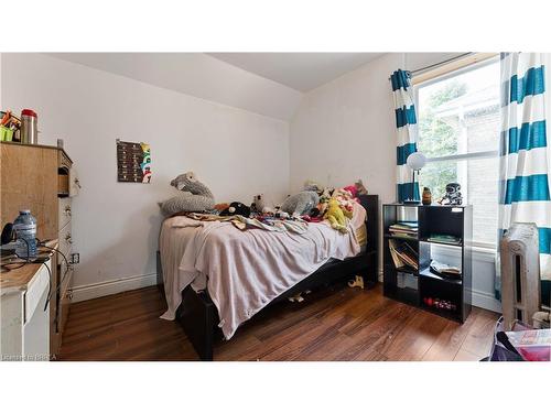 132 Rawdon Street, Brantford, ON - Indoor Photo Showing Bedroom