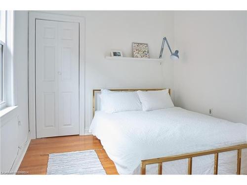 2-320 Queen Street S, Hamilton, ON - Indoor Photo Showing Bedroom