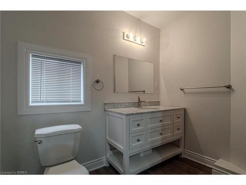 5 Halls Avenue, Brantford, ON - Indoor Photo Showing Bathroom