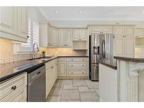 11-115 Glenwood Drive, Brantford, ON - Indoor Photo Showing Kitchen With Stainless Steel Kitchen