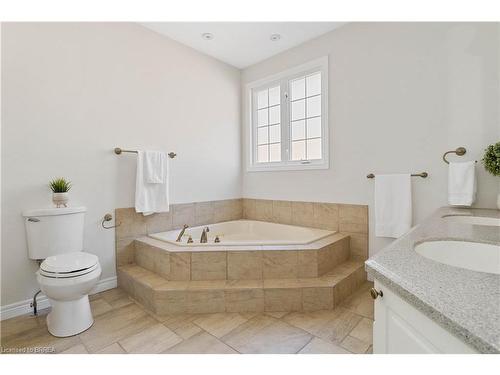 11-115 Glenwood Drive, Brantford, ON - Indoor Photo Showing Bathroom