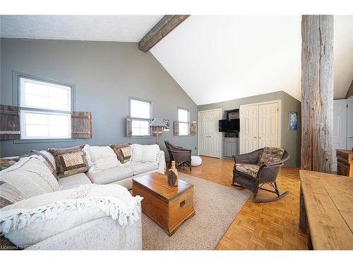 86 Pleasant Ridge Road, Brantford, ON - Indoor Photo Showing Living Room