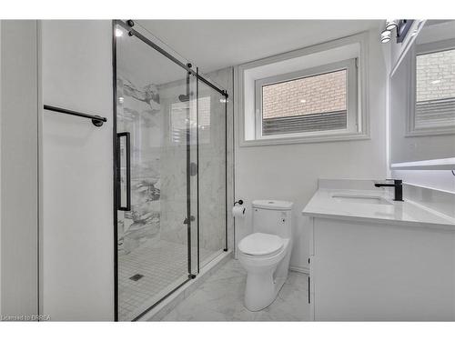 22 Morris Street, Paris, ON - Indoor Photo Showing Bathroom