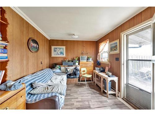 102 Grand River Avenue, Brantford, ON - Indoor Photo Showing Bedroom