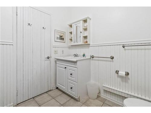 21 Head Street, Turkey Point, ON - Indoor Photo Showing Bathroom