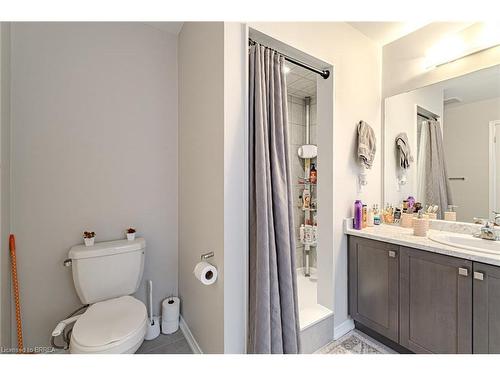 54 Munro Circle, Brantford, ON - Indoor Photo Showing Bathroom