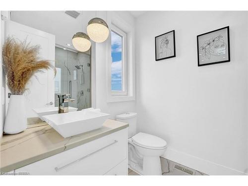 73 Grandville Circle, Paris, ON - Indoor Photo Showing Bathroom