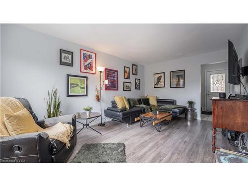 47-273 Elgin Street, Brantford, ON - Indoor Photo Showing Living Room