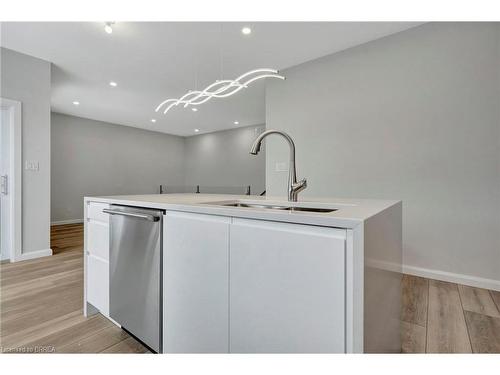 20-5 John Pound Road, Tillsonburg, ON - Indoor Photo Showing Kitchen With Double Sink