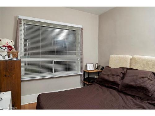 448 Wellington Street, Brantford, ON - Indoor Photo Showing Bedroom