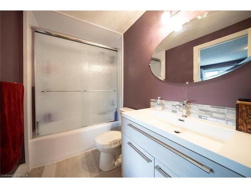F-153 Brantwood Park Road, Brantford, ON - Indoor Photo Showing Bathroom