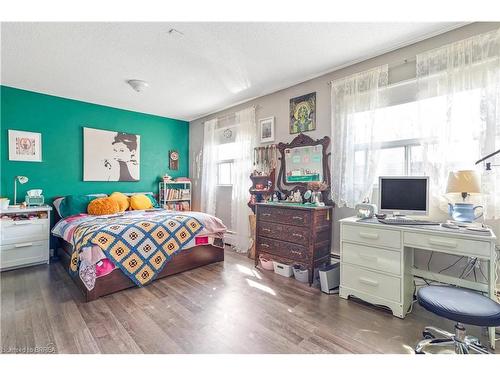302-648 Grey Street, Brantford, ON - Indoor Photo Showing Bedroom