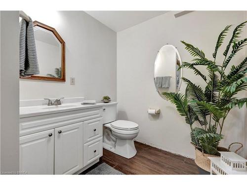 130 Hillside Avenue, Paris, ON - Indoor Photo Showing Bathroom