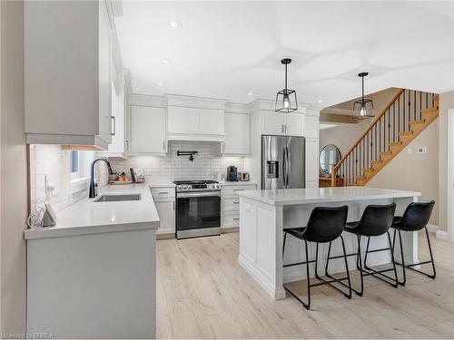 15 Hare Street, Waterford, ON - Indoor Photo Showing Kitchen With Upgraded Kitchen