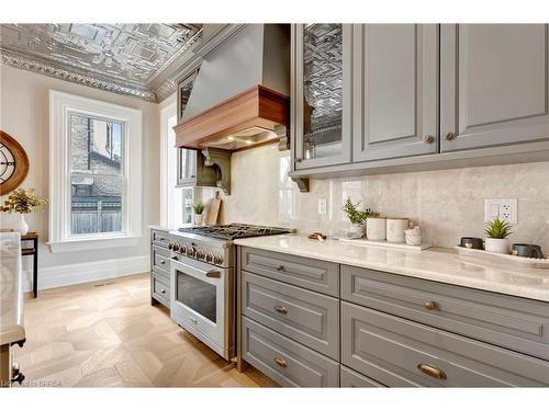 38 Dufferin Avenue, Brantford, ON - Indoor Photo Showing Kitchen With Upgraded Kitchen