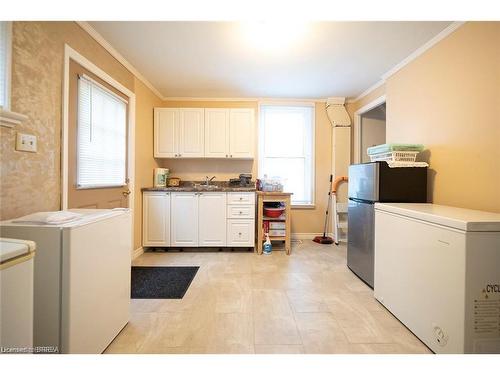 6 Alfred Street, Brantford, ON - Indoor Photo Showing Laundry Room