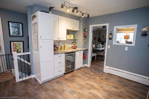 111 Tutela Heights Road, Brantford, ON - Indoor Photo Showing Kitchen