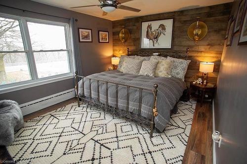 111 Tutela Heights Road, Brantford, ON - Indoor Photo Showing Bedroom